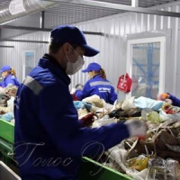 За кошти від сортування побутових відходів вирощують квіти